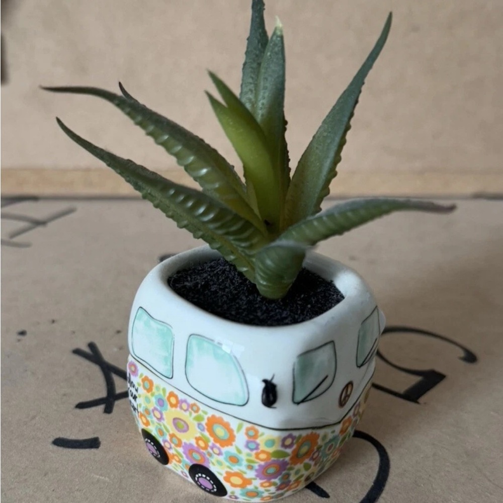 Natural Life Be Happy hippie van faux succulent